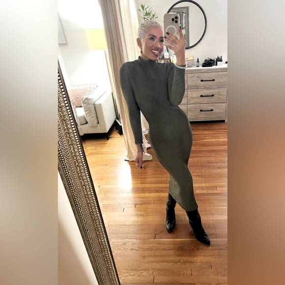 🫒 Beautiful textured ZARA dress. - Picture 2 of 8